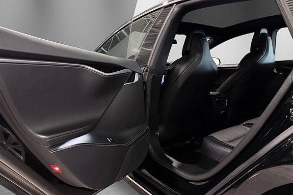 Tesla Model S 22 of 30