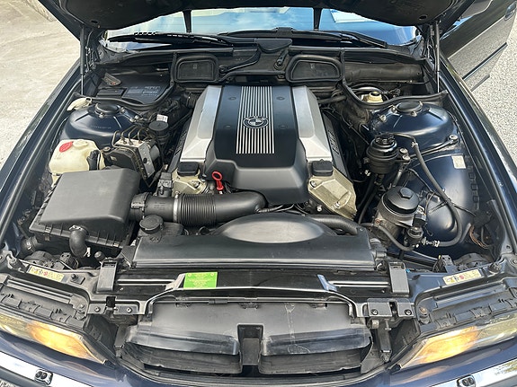 BMW 735iA 21 of 28