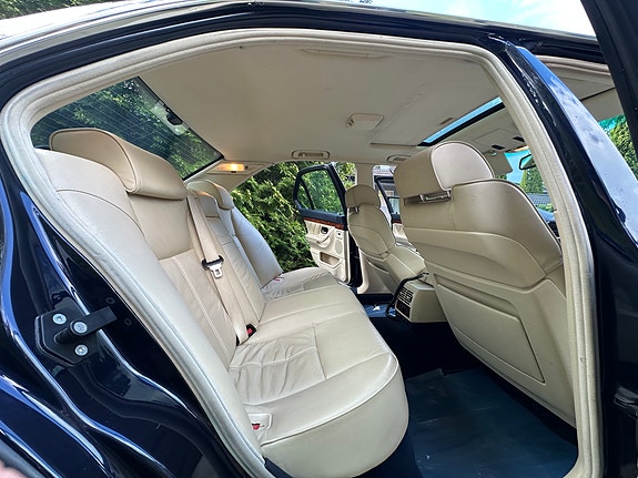 BMW 735iA 17 of 28