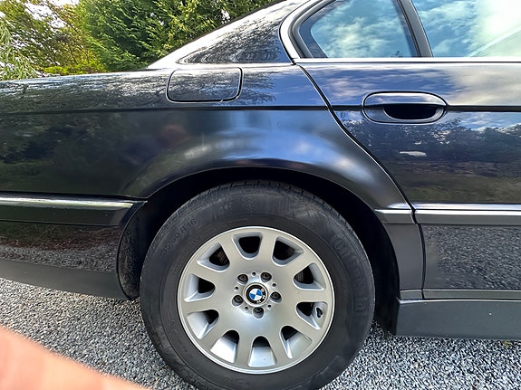 BMW 735iA 8 of 28