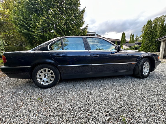 BMW 735iA 5 of 28