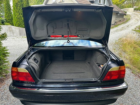BMW 735iA 27 of 28