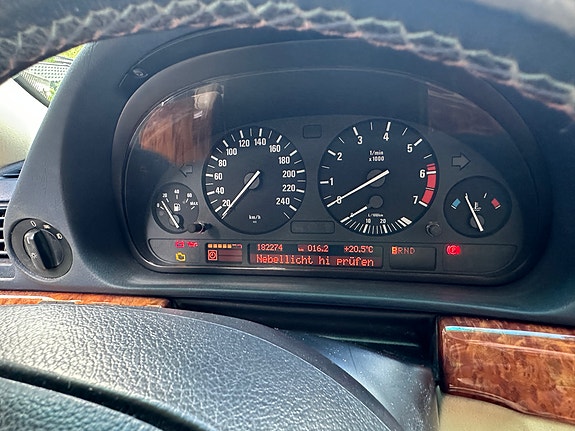 BMW 735iA 25 of 28