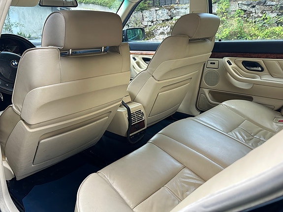 BMW 735iA 18 of 28