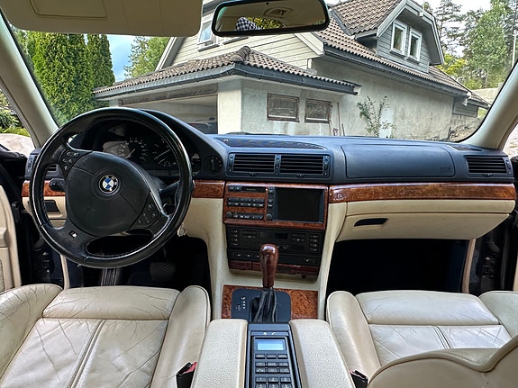 BMW 735iA 13 of 28