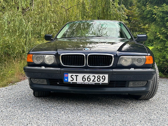 BMW 735iA 4 of 28