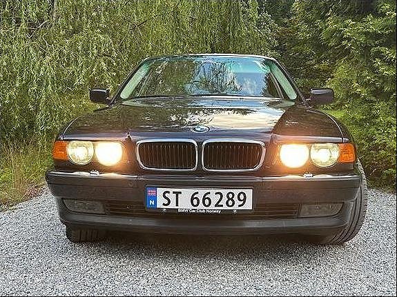 BMW 735iA 3 of 28
