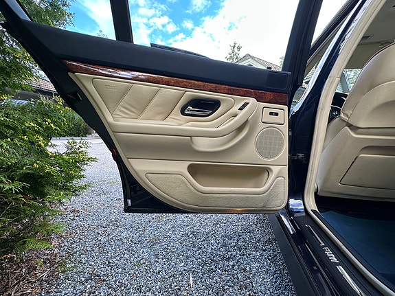 BMW 735iA 16 of 28