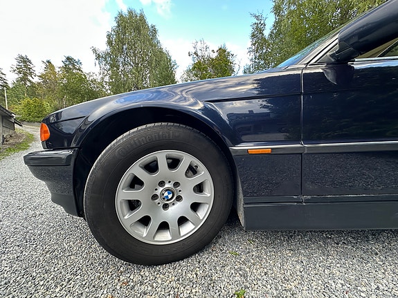 BMW 735iA 9 of 28