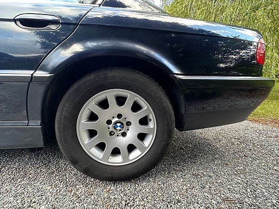 BMW 735iA 7 of 28