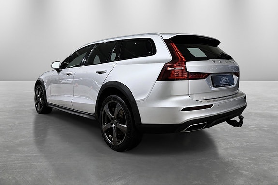 Volvo V60 Cross Country 4 of 30