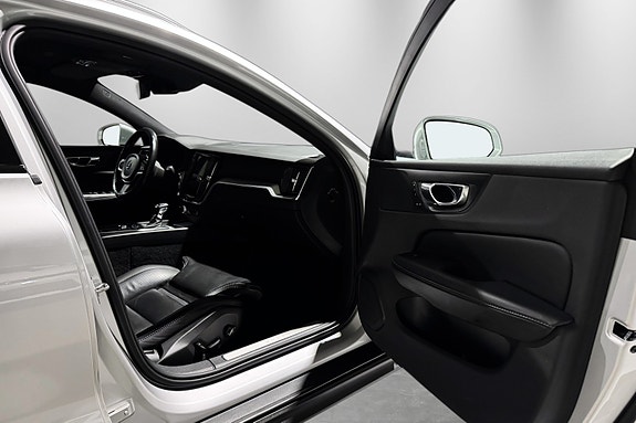 Volvo V60 Cross Country 28 of 30