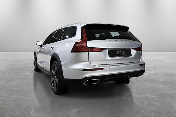 Volvo V60 Cross Country 5 of 30
