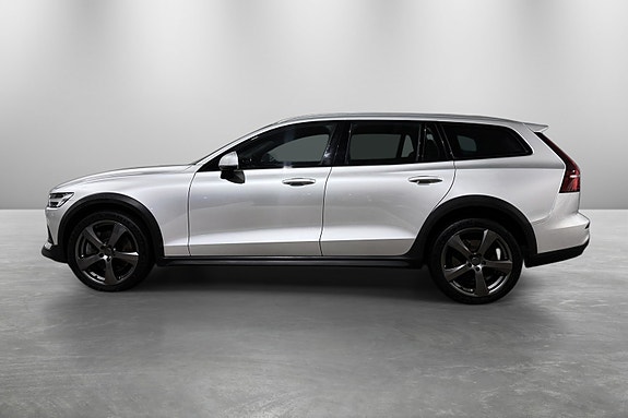 Volvo V60 Cross Country 3 of 30