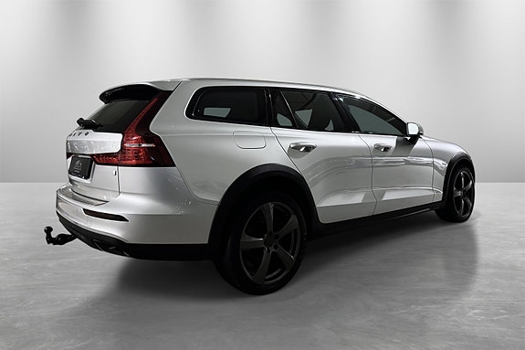 Volvo V60 Cross Country 8 of 30