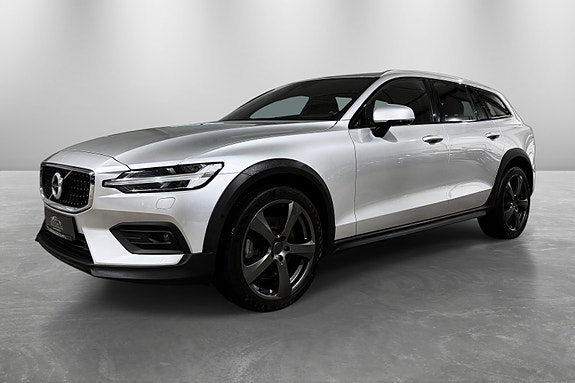 Volvo V60 Cross Country 2 of 30