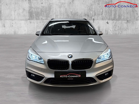 BMW 218i 3 of 30