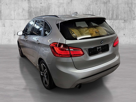 BMW 218i 5 of 30