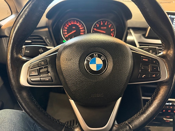 BMW 218i 13 of 30
