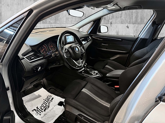 BMW 218i 10 of 30