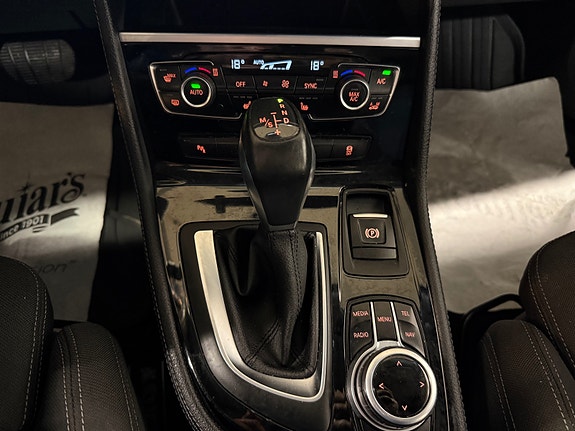 BMW 218i 28 of 30