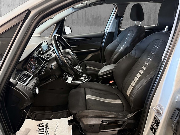 BMW 218i 9 of 30