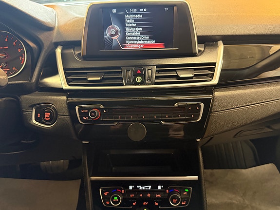 BMW 218i 17 of 30