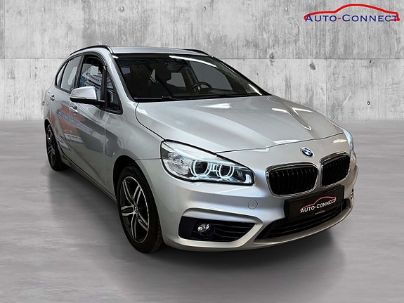 BMW 218i 4 of 30