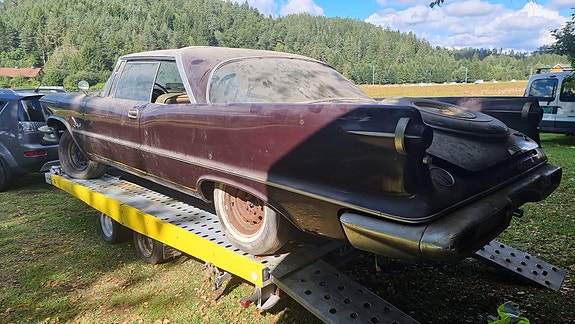 Chrysler Imperial 3 of 10