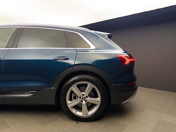 Audi e-tron 9 of 30