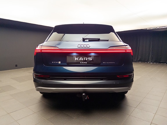 Audi e-tron 14 of 30