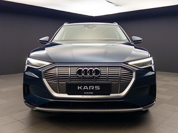 Audi e-tron 4 of 30
