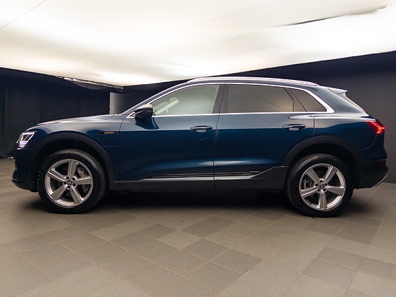 Audi e-tron 7 of 30