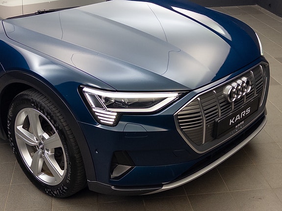 Audi e-tron 3 of 30