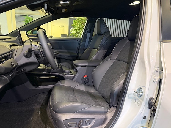 Subaru Solterra 12 of 14