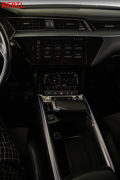 Audi e-tron 22 of 30