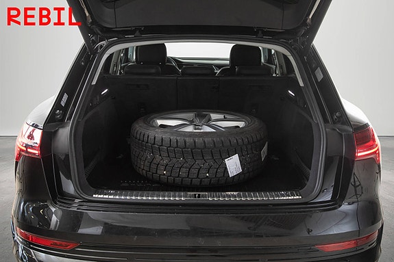 Audi e-tron 26 of 30
