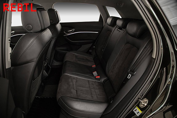 Audi e-tron 10 of 30