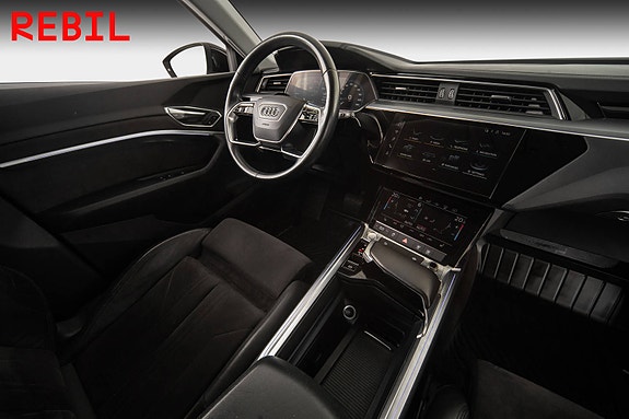 Audi e-tron 14 of 30