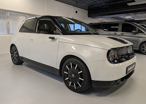 Honda e 9 of 30