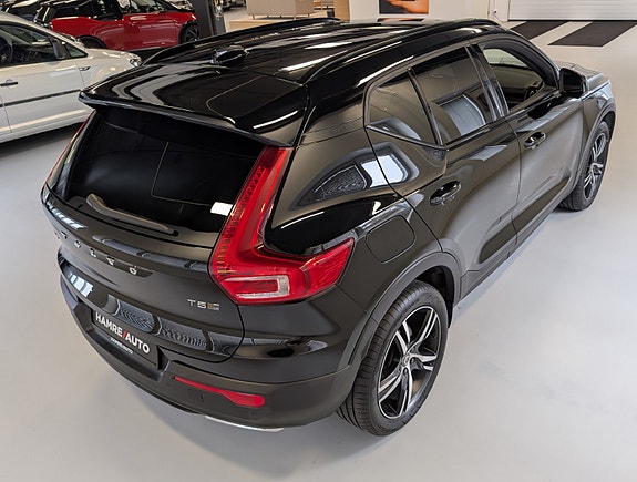 Volvo XC40 12 of 30