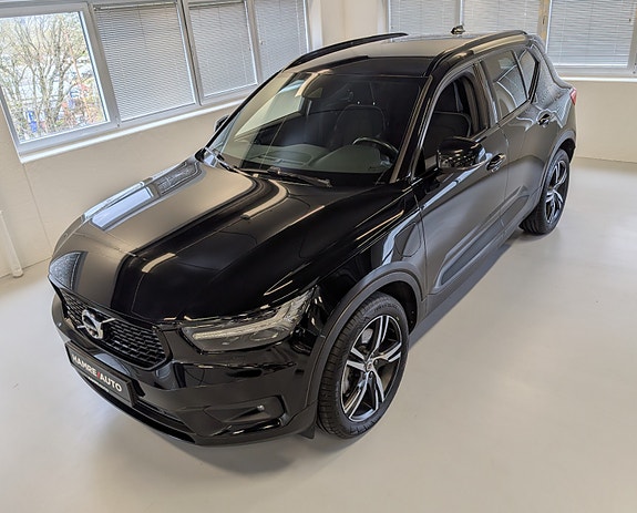 Volvo XC40 3 of 30