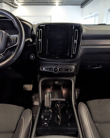 Volvo XC40 30 of 30