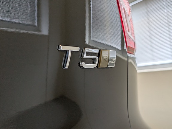 Volvo XC40 13 of 30