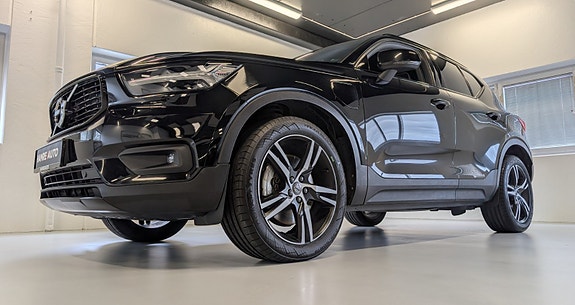 Volvo XC40 2 of 30