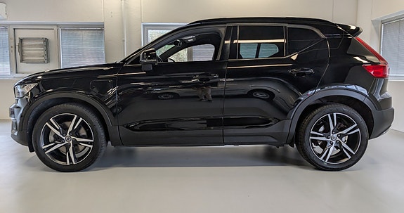 Volvo XC40 4 of 30