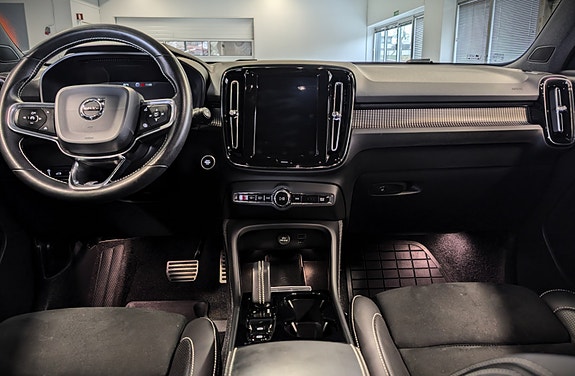 Volvo XC40 21 of 30