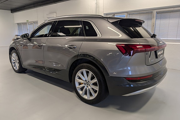 Audi e-tron 18 of 30