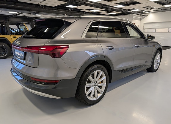 Audi e-tron 14 of 30