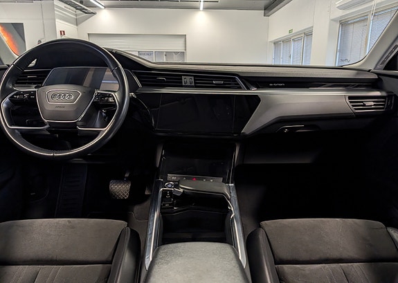 Audi e-tron 23 of 30